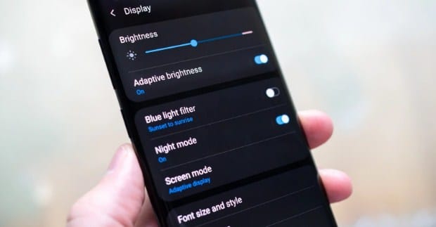 Samsung Galaxy S9 automatic night mode